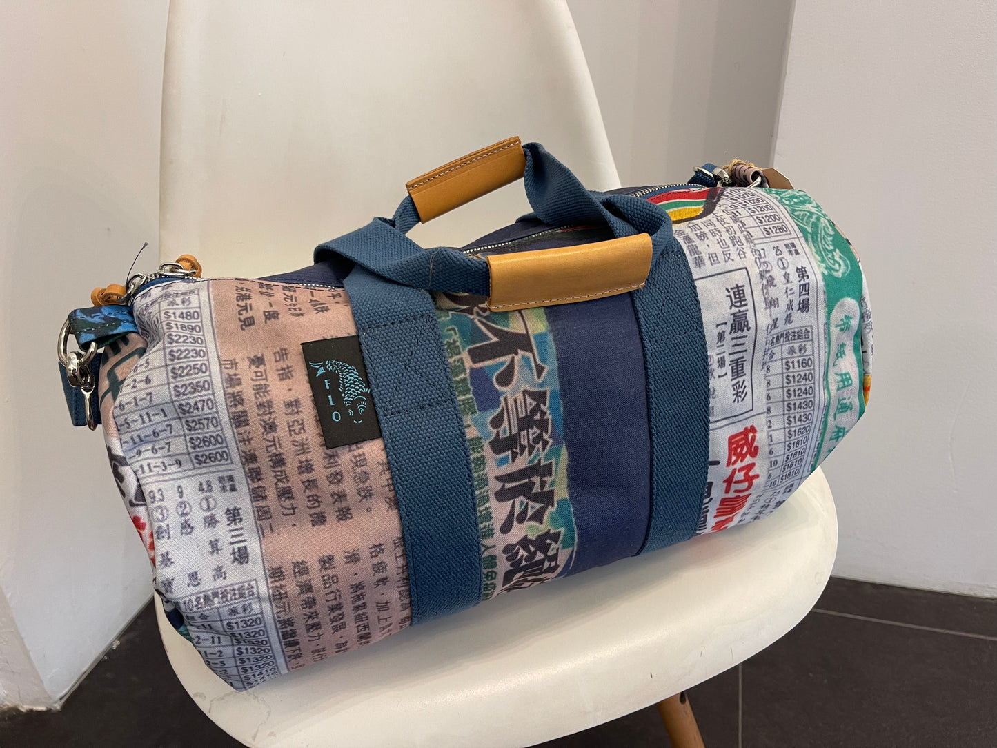 Blue artistic print travel bag (Medium)