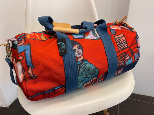 Red artistic printed travel bag (Medium)