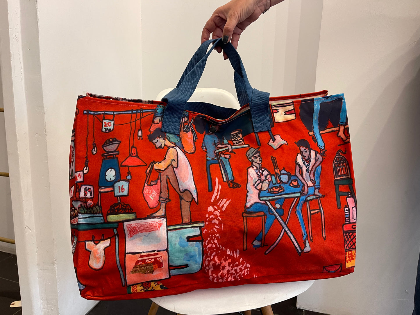 Red artistic printed shopping bag